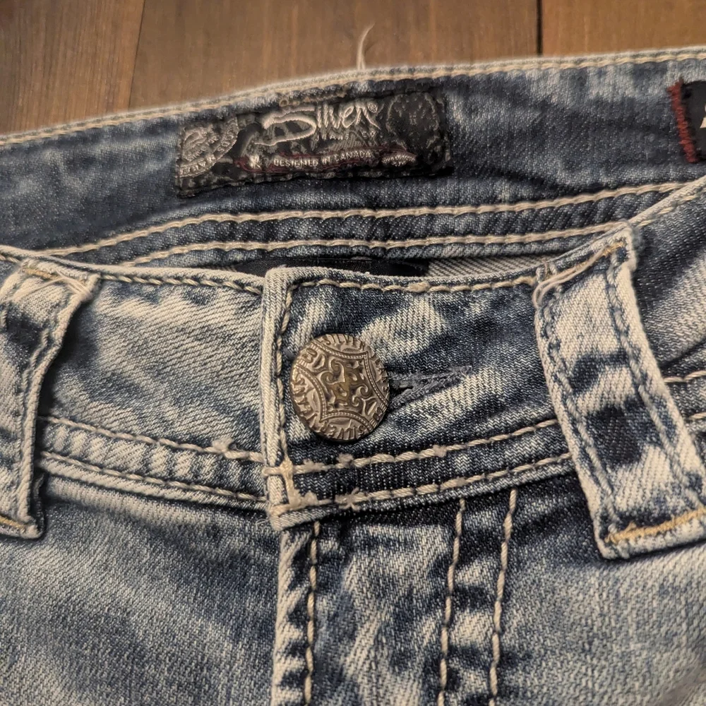 Silver Jeans Suki Mid Capri Light Wash 27x22.5 Distressed‎ Women's Super Stretch